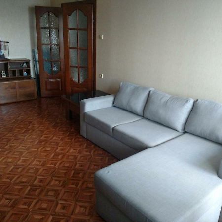 Двокімнатна Квартира 尤日内 外观 照片