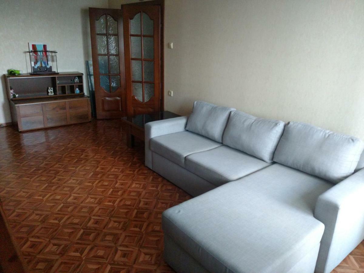 Двокімнатна Квартира 尤日内 外观 照片